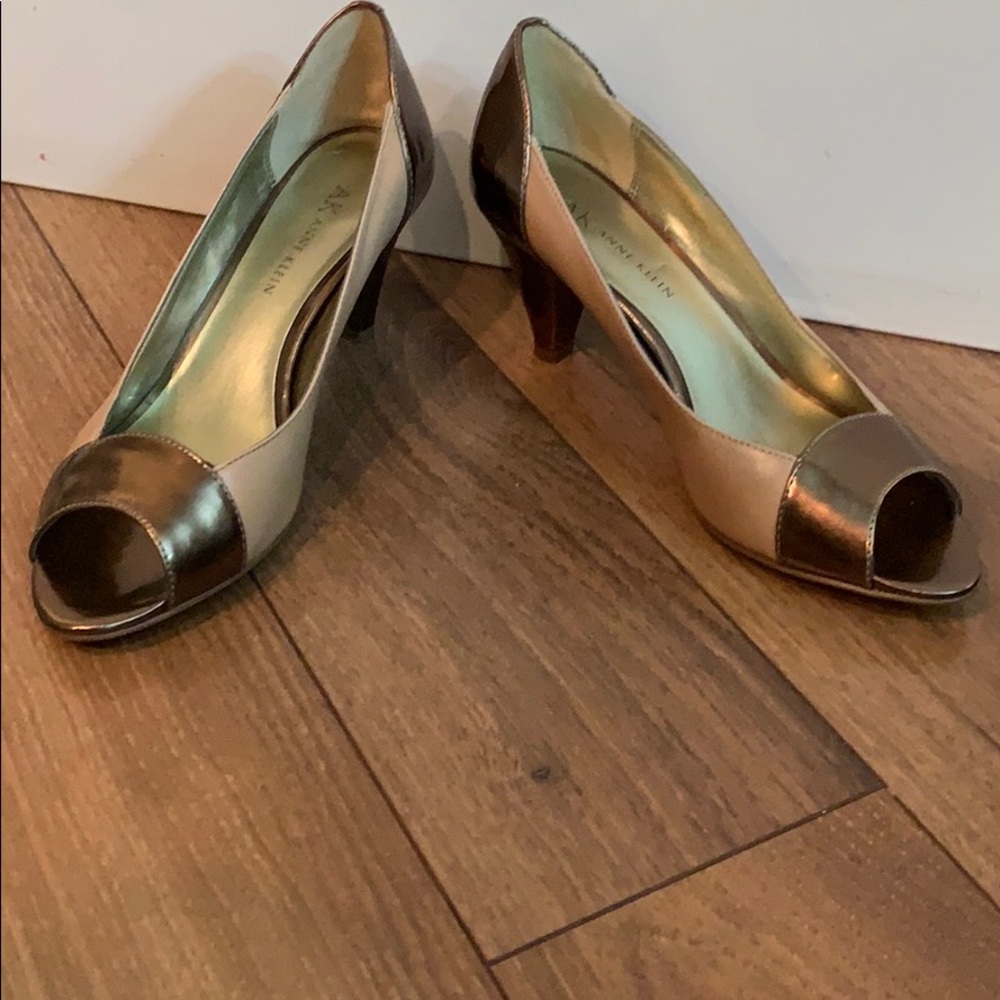 Anne Klein Akindie leather pump
